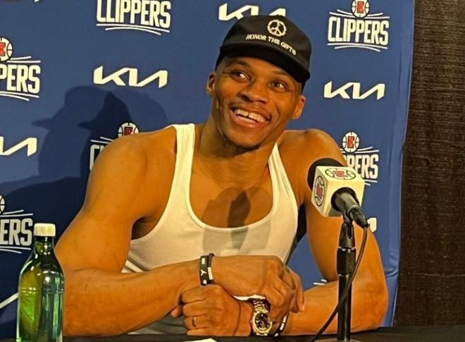 边后卫内收 边后卫内收